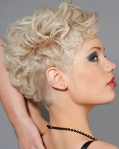 Short-Curly-Hairstyles-for-Women-Blonde-Hair